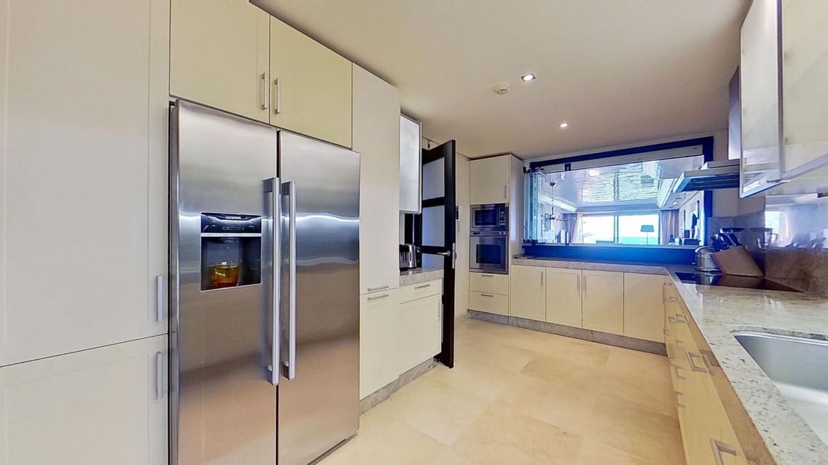 3 soveværelse Penthouse til salg i Los Monteros med swimmingpool garage - € 3.950.000 (Ref: 8978797)