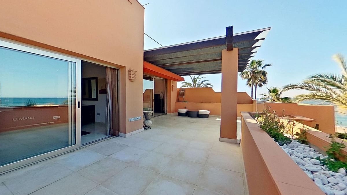 3 soveværelse Penthouse til salg i Los Monteros med swimmingpool garage - € 3.950.000 (Ref: 8978797)