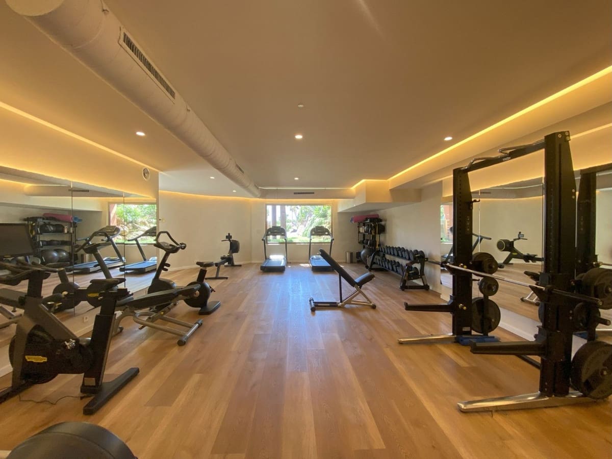 3 soveværelse Penthouse til salg i Los Monteros med swimmingpool garage - € 3.950.000 (Ref: 8978797)