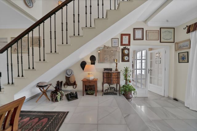 6 soveværelse Villa til salg i Las Brisas, Marbella med swimmingpool - € 3.150.000 (Ref: 8978810)