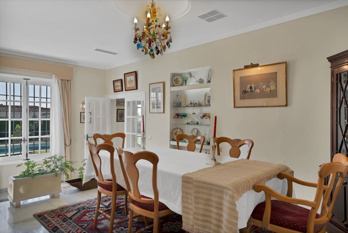 6 soveværelse Villa til salg i Nueva Andalucia med swimmingpool - € 3.150.000 (Ref: 8978810)