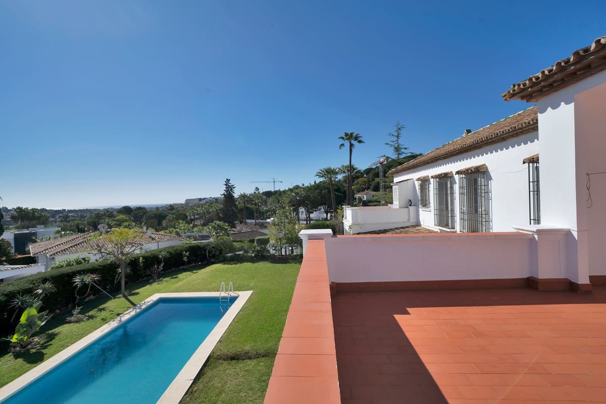 6 soveværelse Villa til salg i Nueva Andalucia med swimmingpool - € 3.150.000 (Ref: 8978810)