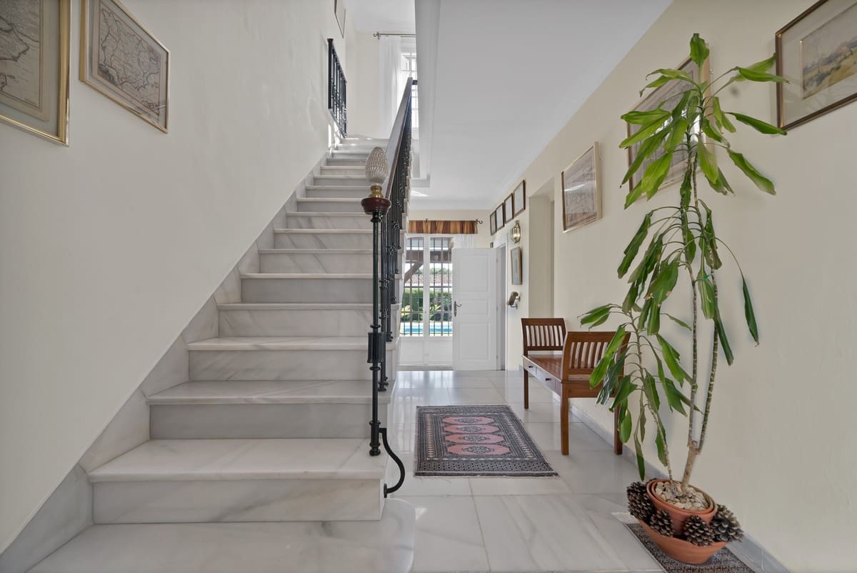 6 soveværelse Villa til salg i Nueva Andalucia med swimmingpool - € 3.150.000 (Ref: 8978810)