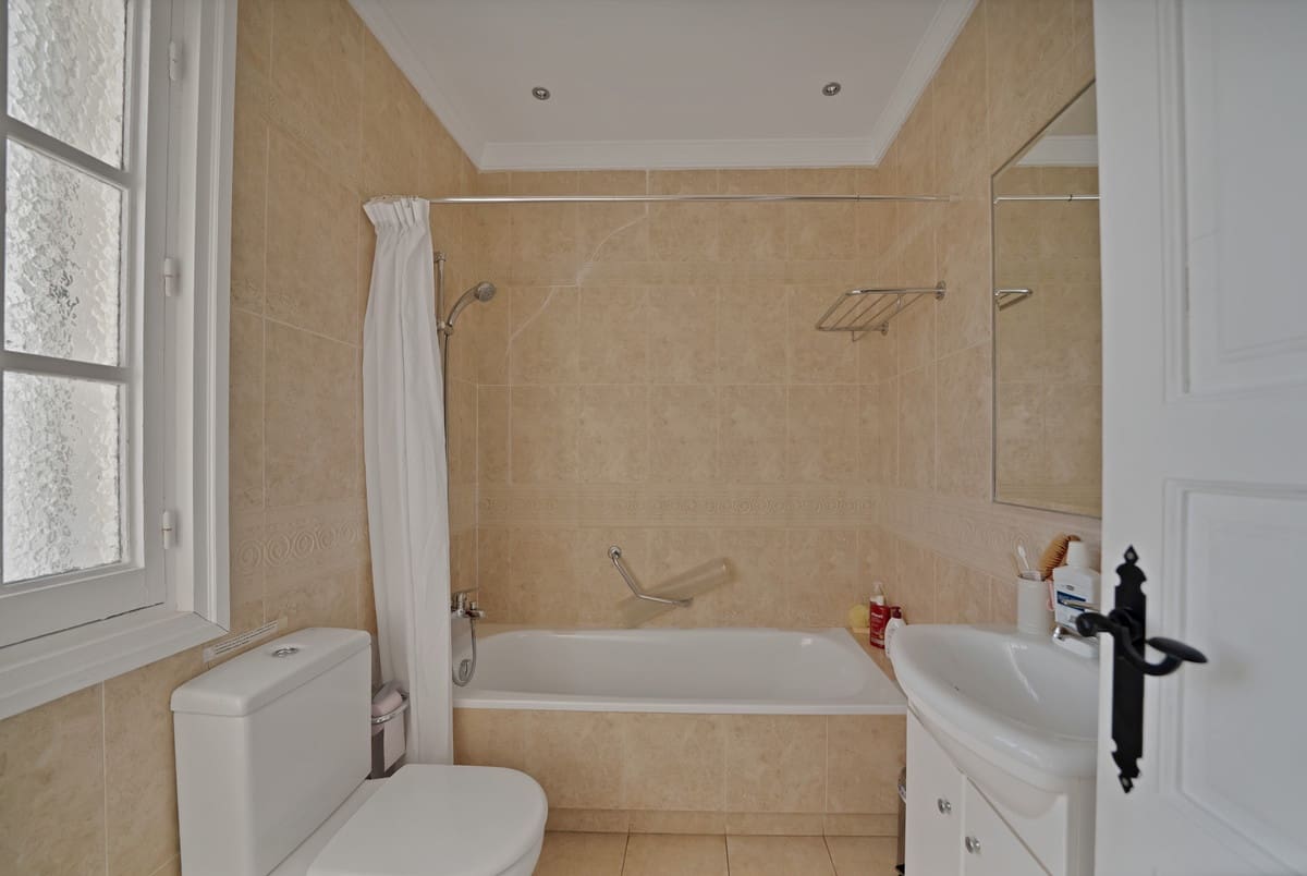 6 soveværelse Villa til salg i Nueva Andalucia med swimmingpool - € 3.150.000 (Ref: 8978810)