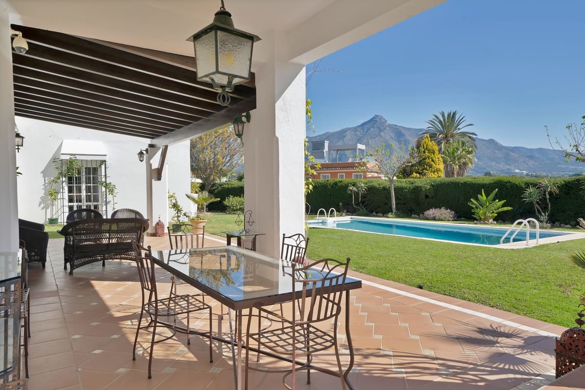 6 soveværelse Villa til salg i Nueva Andalucia med swimmingpool - € 3.150.000 (Ref: 8978810)