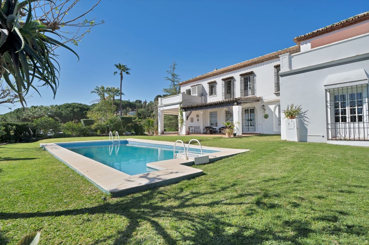 6 soveværelse Villa til salg i Nueva Andalucia med swimmingpool - € 3.150.000 (Ref: 8978810)