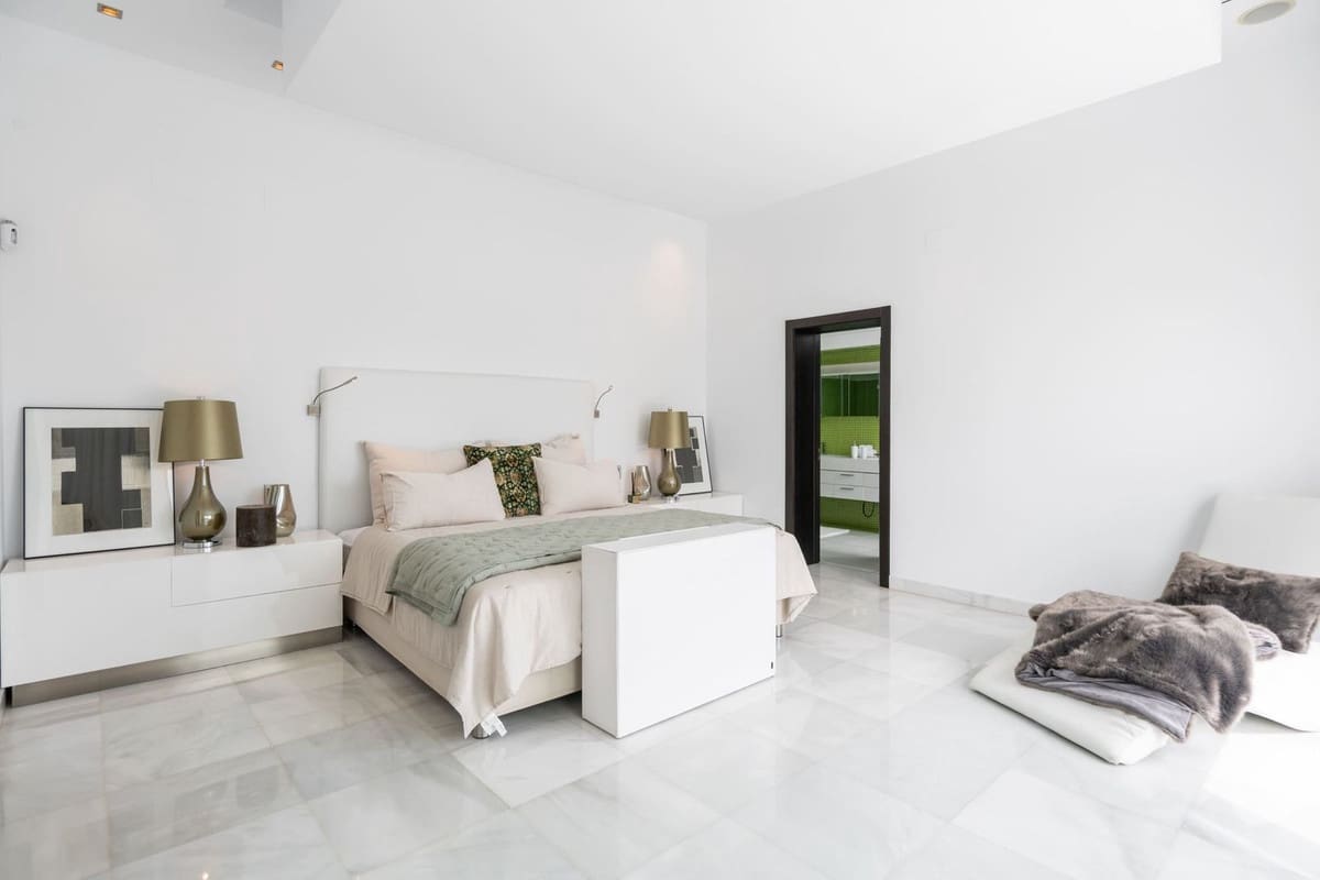 5 sypialnia Willa na sprzedaż w Nueva Andalucia z basenem - 4 500 000 € (Ref: 8978817)