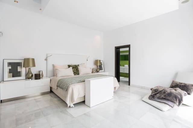 5 sypialnia Willa na sprzedaż w Las Brisas, Marbella z basenem - 4 500 000 € (Ref: 8978817)