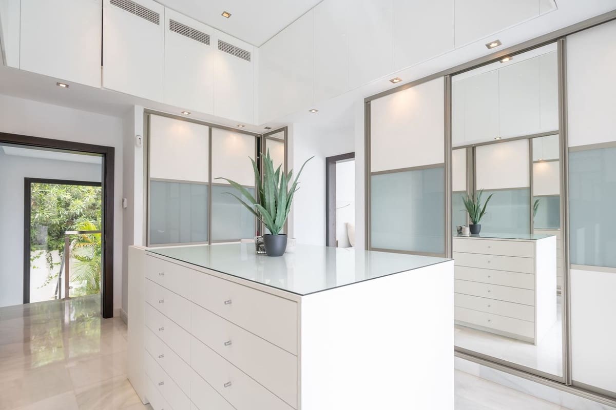 5 sypialnia Willa na sprzedaż w Nueva Andalucia z basenem - 4 500 000 € (Ref: 8978817)