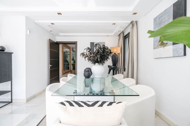 5 sypialnia Willa na sprzedaż w Las Brisas, Marbella z basenem - 4 500 000 € (Ref: 8978817)