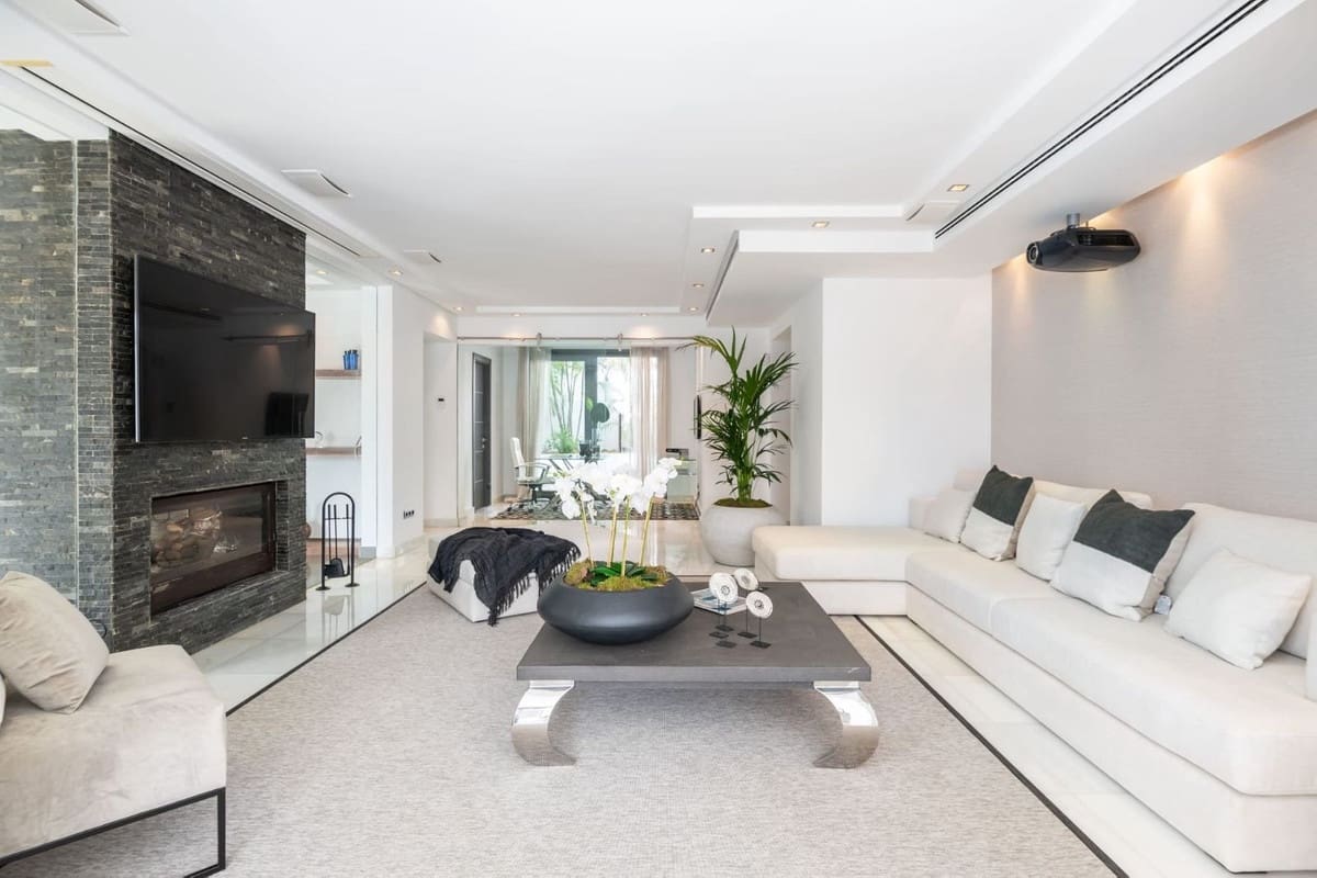 5 sypialnia Willa na sprzedaż w Nueva Andalucia z basenem - 4 500 000 € (Ref: 8978817)