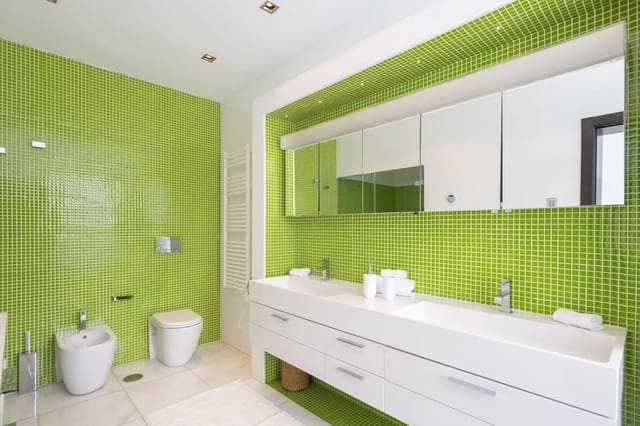 5 sypialnia Willa na sprzedaż w Las Brisas, Marbella z basenem - 4 500 000 € (Ref: 8978817)