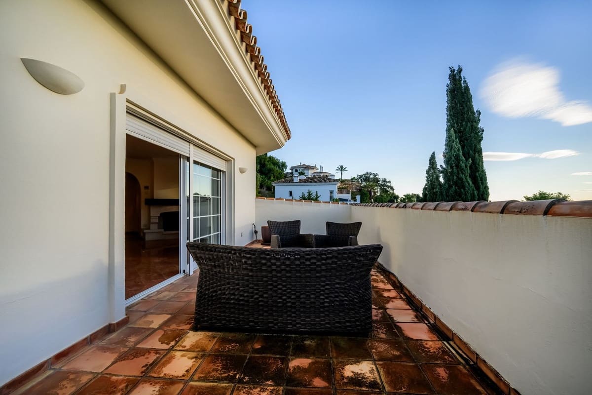 6 bedroom Villa for sale in Nueva Andalucia with pool garage - € 3,500,000 (Ref: 8978838)