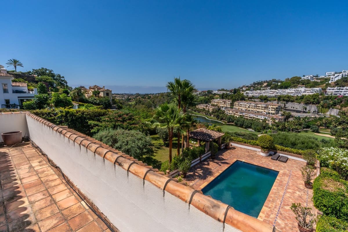 6 bedroom Villa for sale in Nueva Andalucia with pool garage - € 3,500,000 (Ref: 8978838)