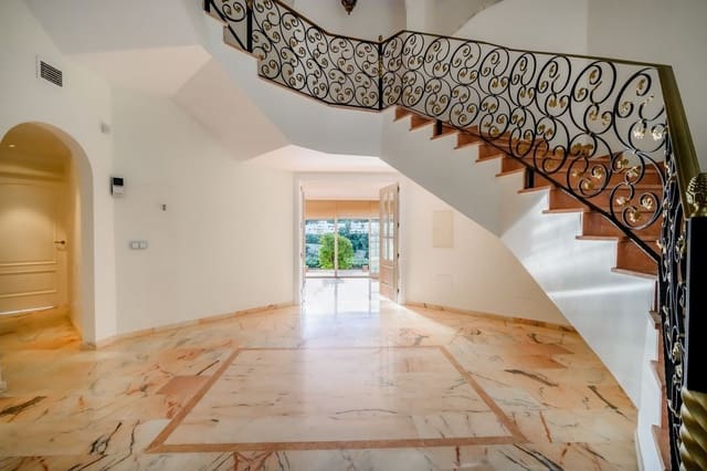 6 bedroom Villa for sale in Las Brisas, Marbella with pool garage - € 3,500,000 (Ref: 8978838)