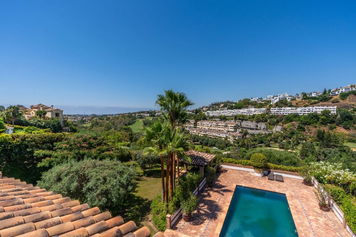 6 bedroom Villa for sale in Nueva Andalucia with pool garage - € 3,500,000 (Ref: 8978838)
