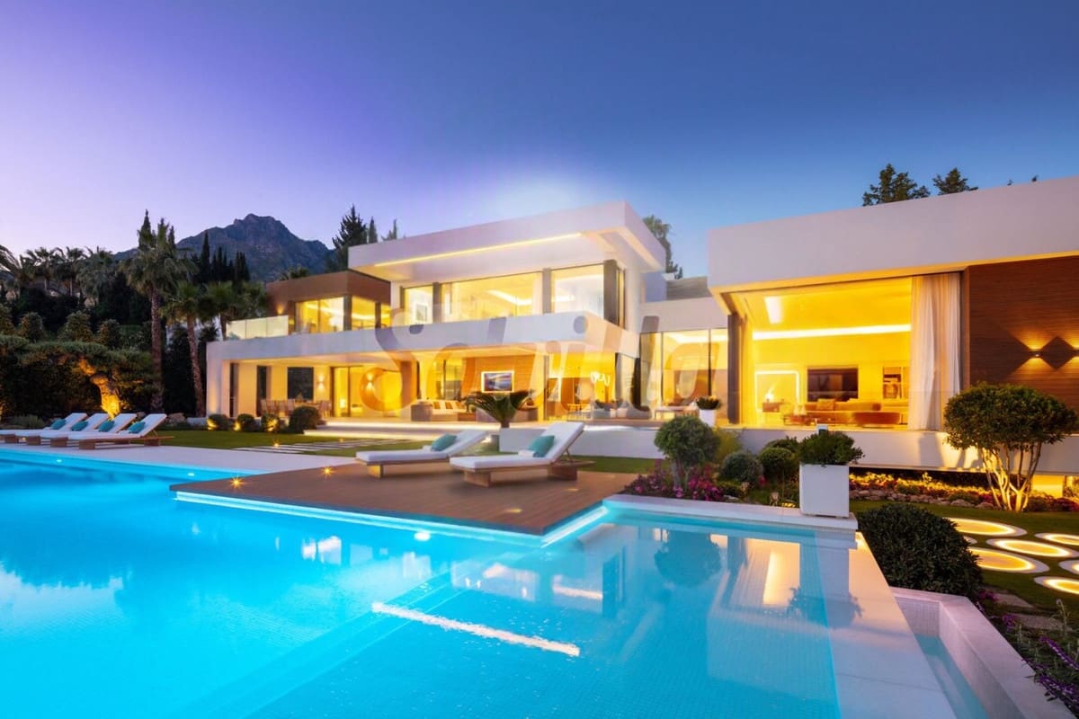 7 chambre Villa/Maison à vendre à Golden Mile avec piscine garage - 18 900 000 € (Ref: 8978845)