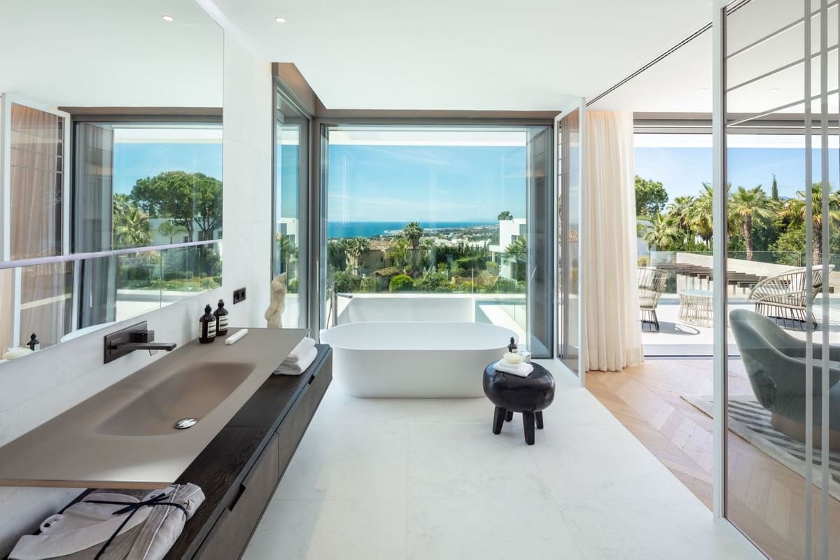 7 chambre Villa/Maison à vendre à Golden Mile avec piscine garage - 18 900 000 € (Ref: 8978845)