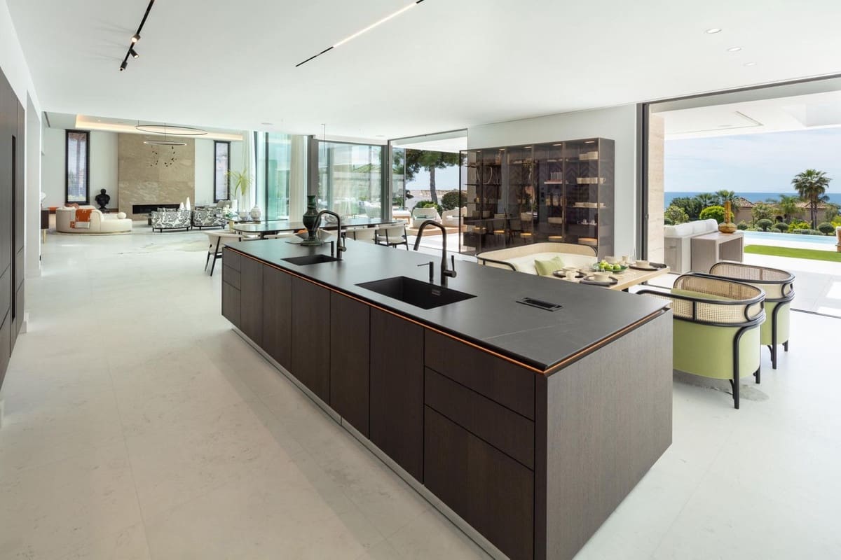 7 chambre Villa/Maison à vendre à Golden Mile avec piscine garage - 18 900 000 € (Ref: 8978845)