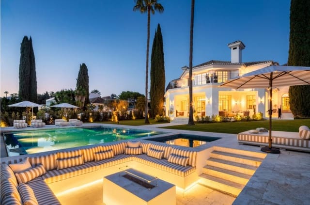 5 soverom Villa til salgs i Las Brisas, Marbella med svømmebasseng garasje - € 8 900 000 (Ref: 8978892)