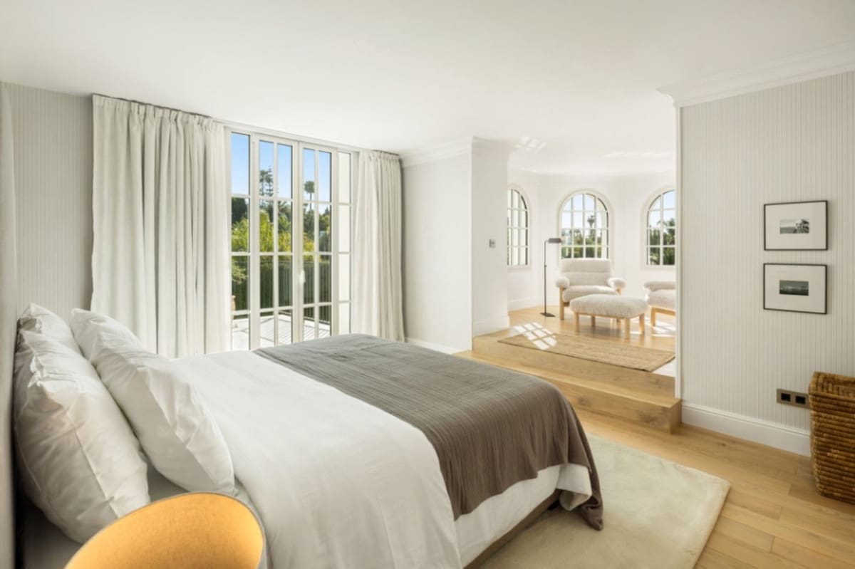 5 bedroom Villa for sale in Nueva Andalucia with pool garage - € 8,900,000 (Ref: 8978892)