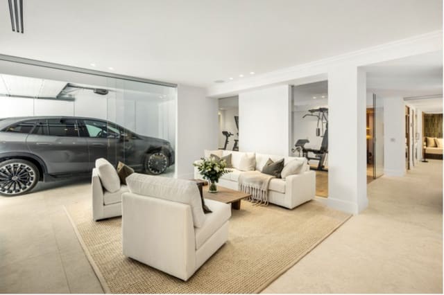 5 soverom Villa til salgs i Las Brisas, Marbella med svømmebasseng garasje - € 8 900 000 (Ref: 8978892)