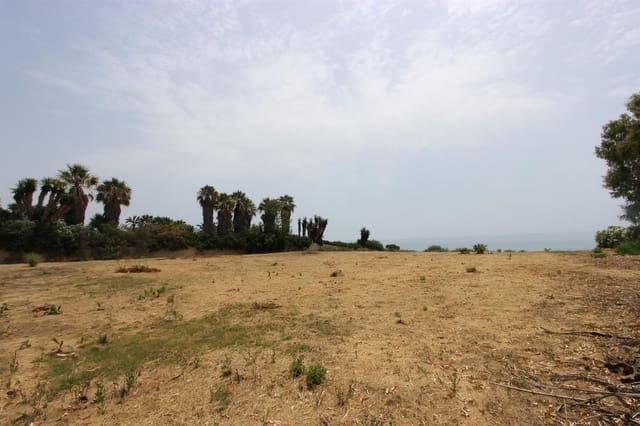 Ubebygd land til salgs i Centro, Estepona - € 10 000 000 (Ref: 8978934)