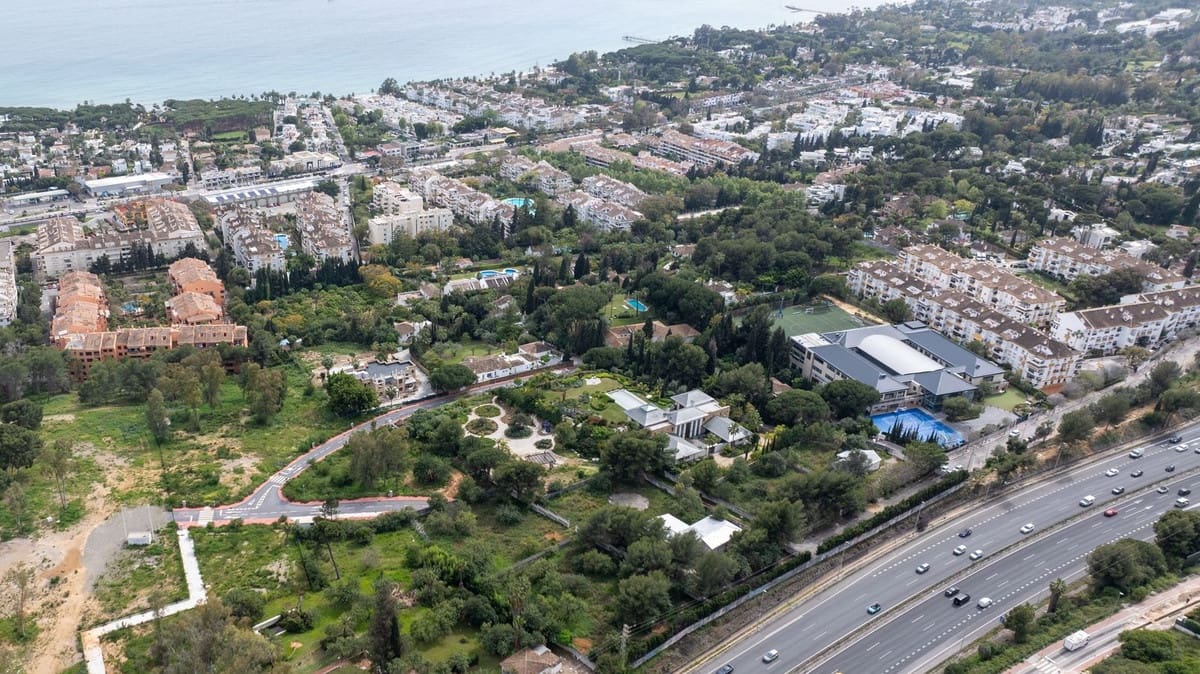 Teren niezagospodarowany na sprzedaż w Golden Mile - 9 500 000 € (Ref: 8978941)