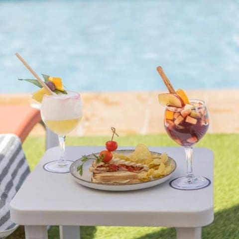 60 makuuhuone Hotelli myytävänä paikassa Centro ciudad, Fuengirola mukana uima-altaan - 10 000 000 € (Ref: 9038044)