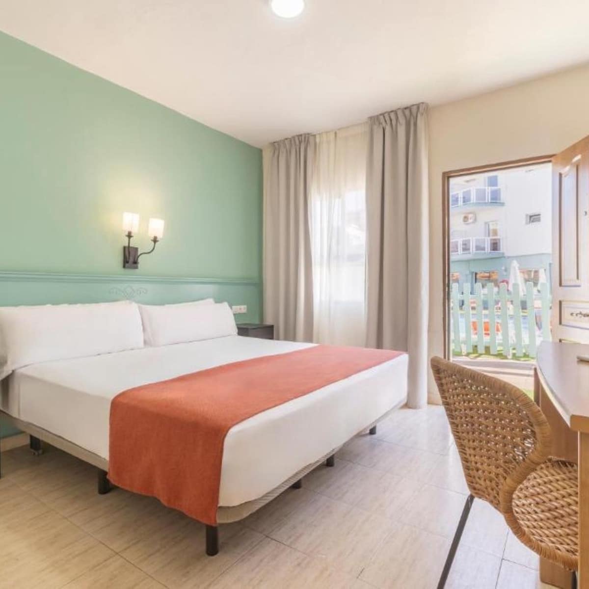 60 makuuhuone Hotelli myytävänä paikassa Fuengirola mukana uima-altaan - 10 000 000 € (Ref: 9038044)