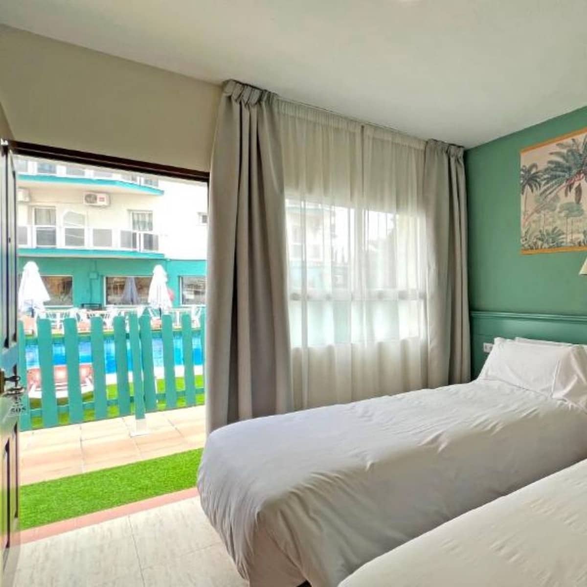 60 makuuhuone Hotelli myytävänä paikassa Fuengirola mukana uima-altaan - 10 000 000 € (Ref: 9038044)