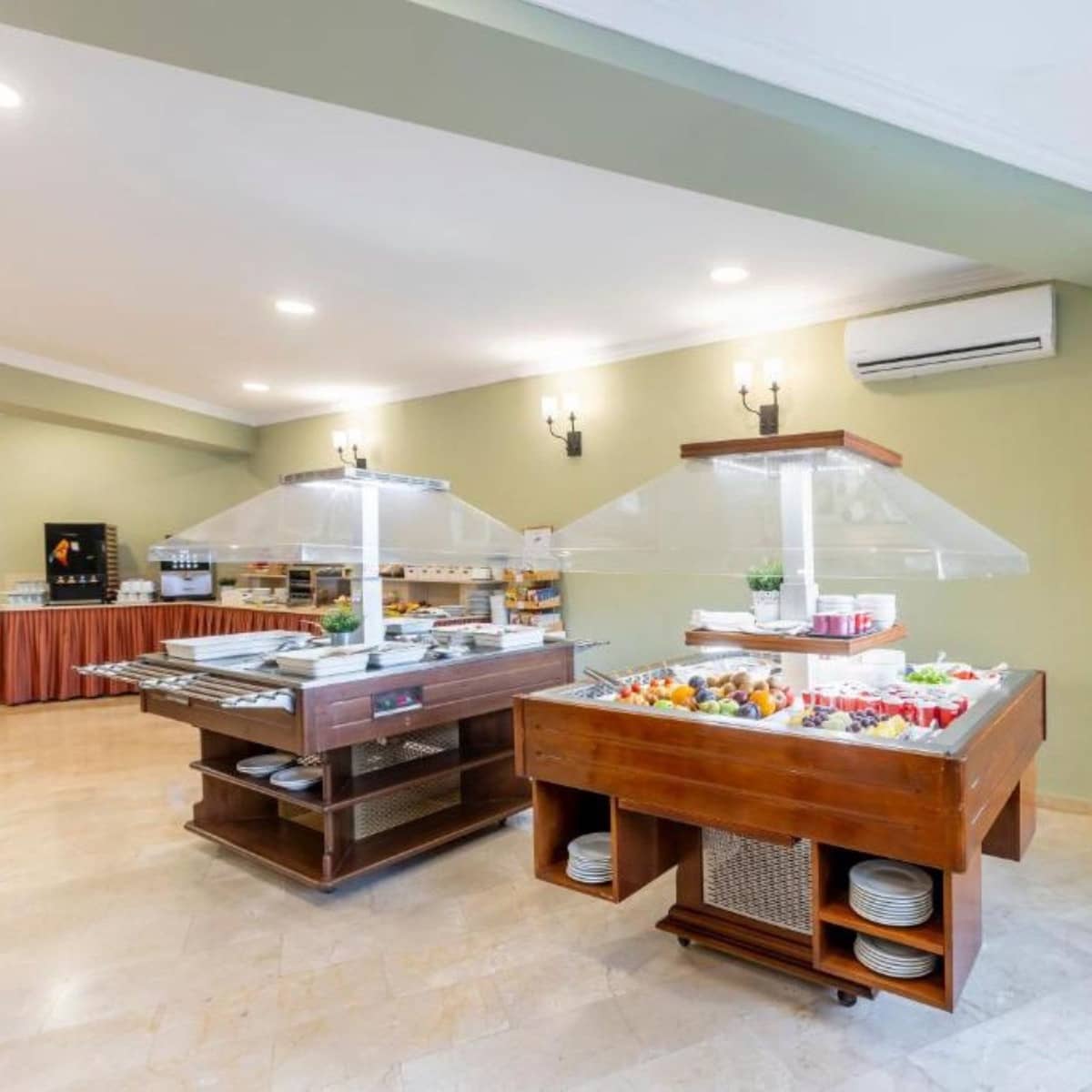 60 makuuhuone Hotelli myytävänä paikassa Fuengirola mukana uima-altaan - 10 000 000 € (Ref: 9038044)