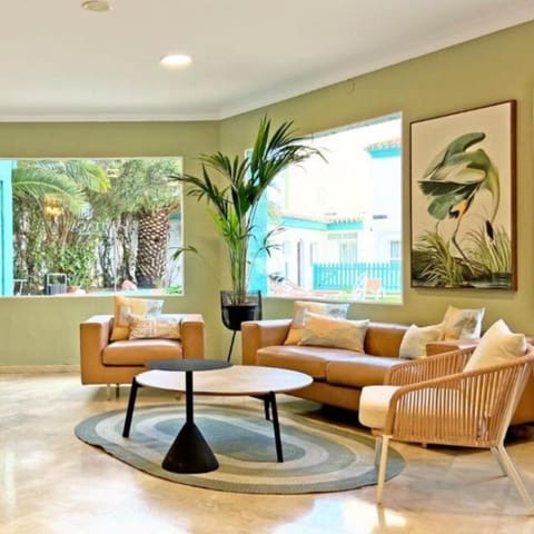 60 makuuhuone Hotelli myytävänä paikassa Centro ciudad, Fuengirola mukana uima-altaan - 10 000 000 € (Ref: 9038044)