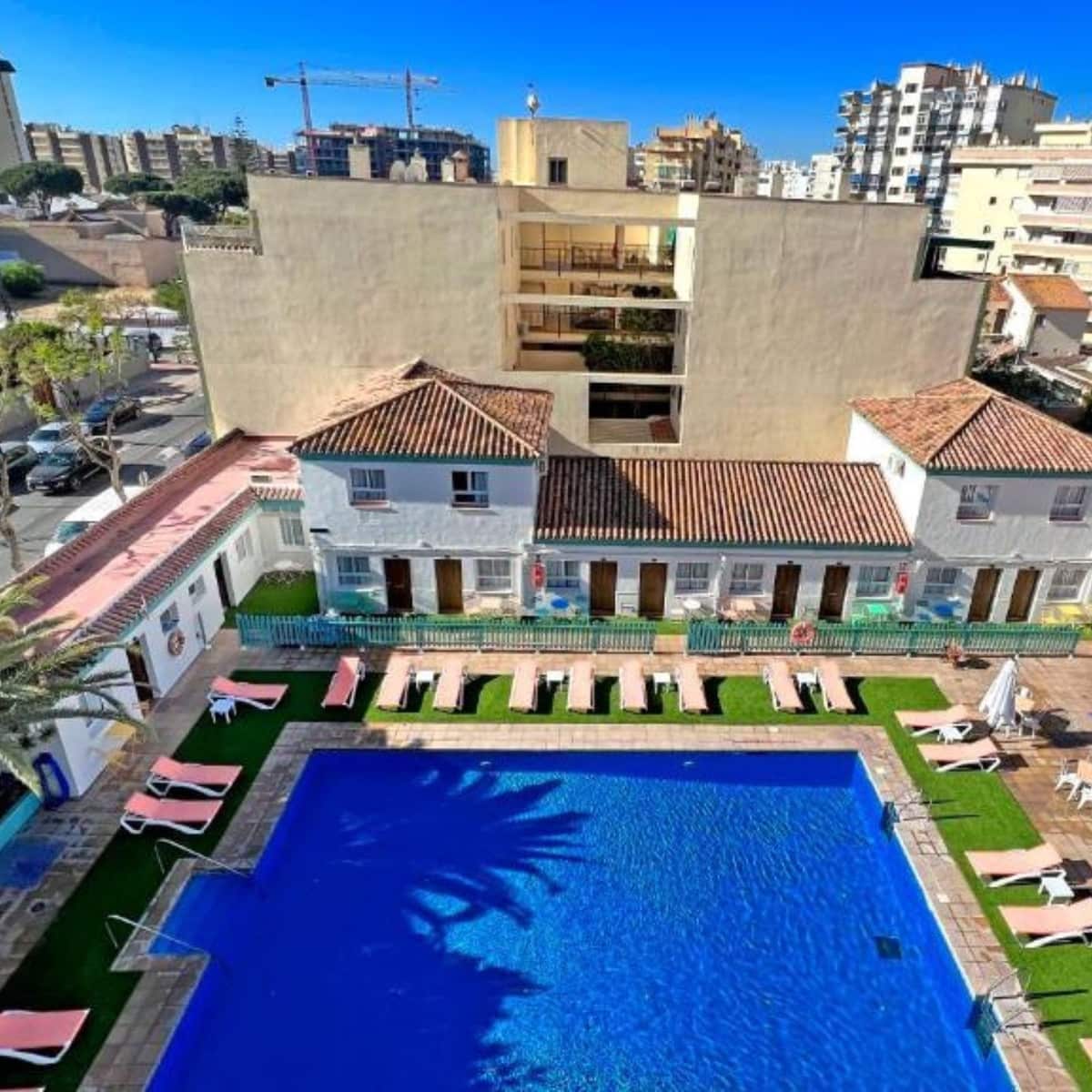 60 makuuhuone Hotelli myytävänä paikassa Fuengirola mukana uima-altaan - 10 000 000 € (Ref: 9038044)