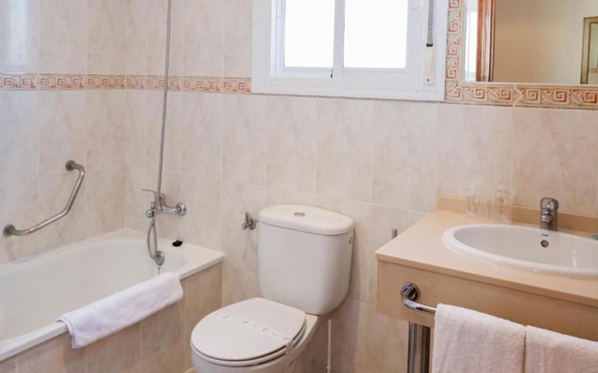 54 soveværelse Guesthouse/B & B til salg i Estepona - € 10.000.000 (Ref: 9038047)