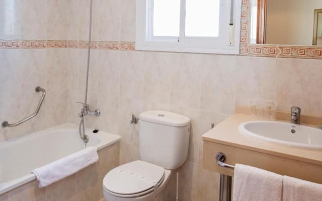 54 sovrum Gästhus/B & B till salu i Centro, Estepona - 10 000 000 € (Ref: 9038047)