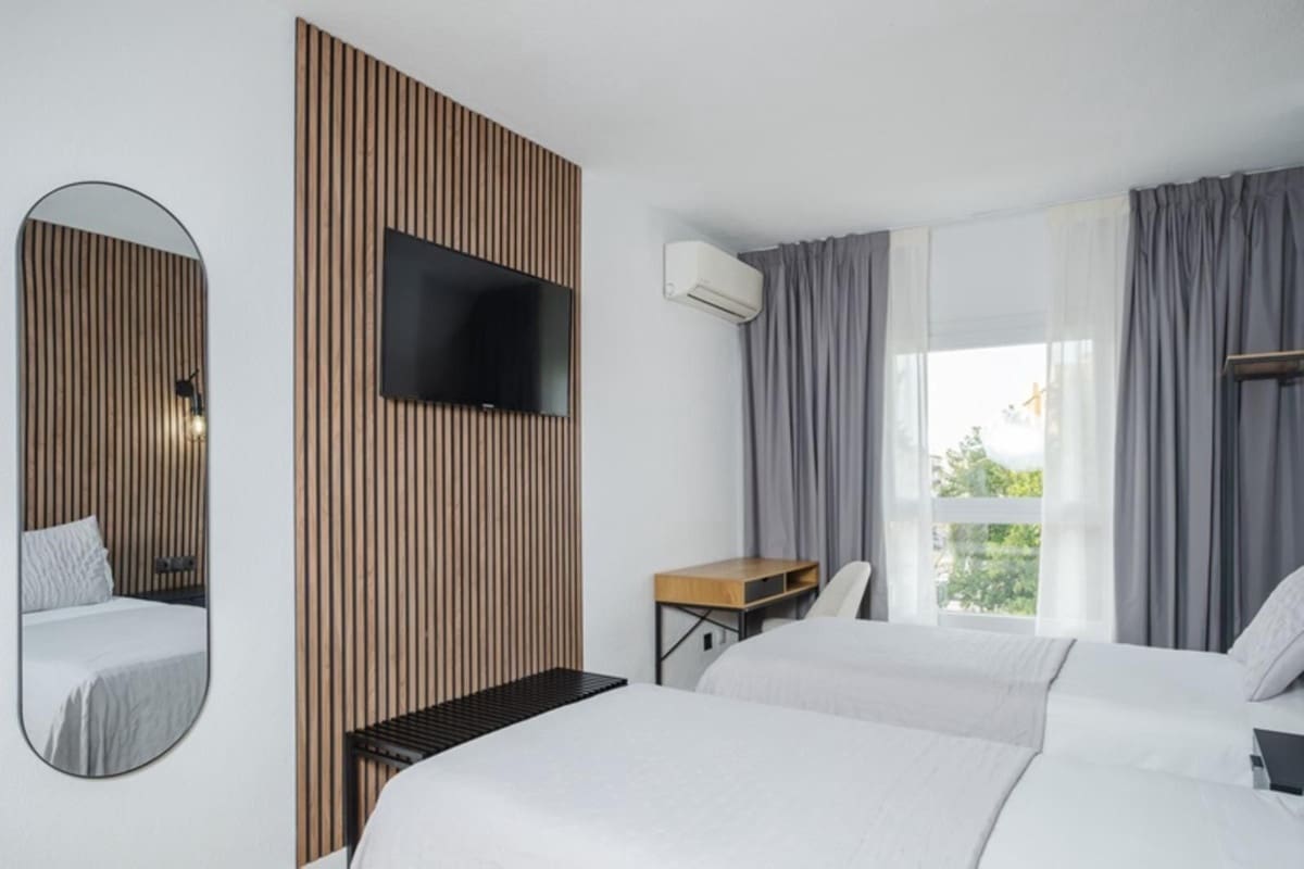 54 soveværelse Guesthouse/B & B til salg i Estepona - € 10.000.000 (Ref: 9038047)