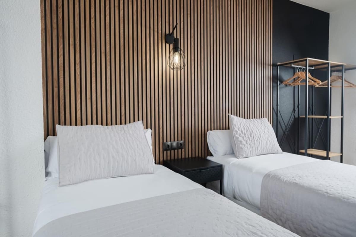 54 soveværelse Guesthouse/B & B til salg i Estepona - € 10.000.000 (Ref: 9038047)