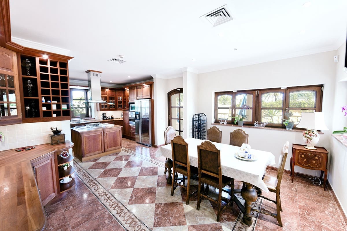 6 soverom Villa til salgs i Nueva Andalucia med svømmebasseng - € 8 500 000 (Ref: 9038066)