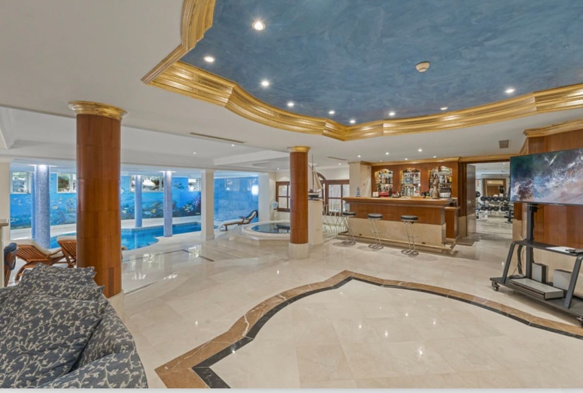 6 soverom Villa til salgs i Nueva Andalucia med svømmebasseng - € 8 500 000 (Ref: 9038066)