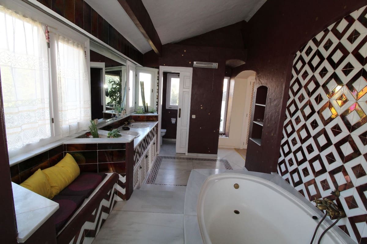 4 soverom Villa til salgs i Marbella med svømmebasseng garasje - € 3 000 000 (Ref: 9038078)