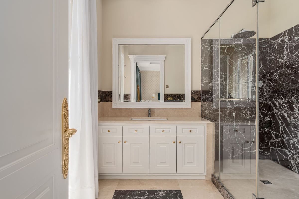 7 quarto Moradia para venda em Golden Mile com piscina garagem - 16 000 000 € (Ref: 9038080)