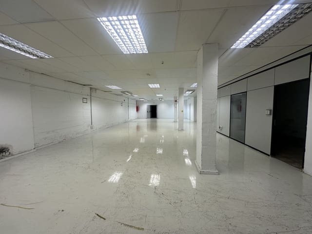 Kommersiell til salgs i Ensanche Centro, Málaga by - € 4 620 000 (Ref: 9038081)