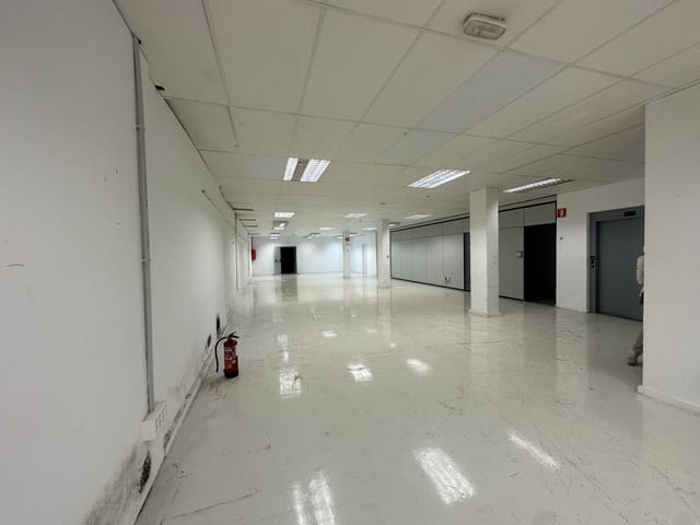 Kommersiell til salgs i Ensanche Centro, Málaga by - € 4 620 000 (Ref: 9038081)