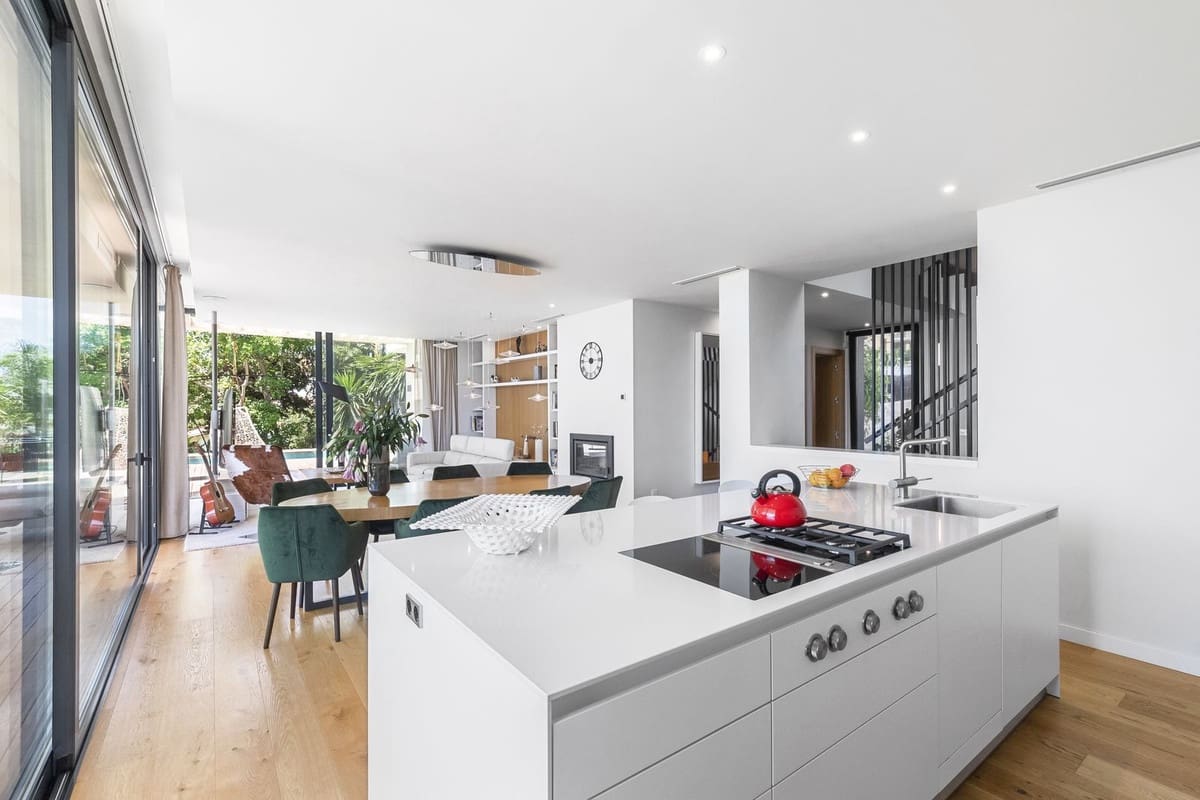 6 soveværelse Villa til salg i Costabella med swimmingpool garage - € 3.100.000 (Ref: 9038085)