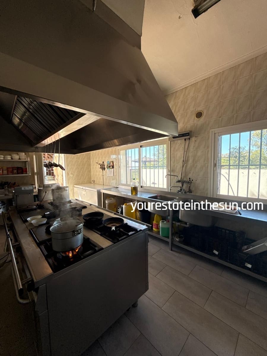 4 soveværelse Restaurant/Bar til salg i Benahavis med swimmingpool - € 6.900.000 (Ref: 9038088)