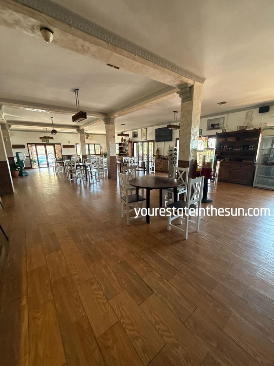 4 soveværelse Restaurant/Bar til salg i Benahavis med swimmingpool - € 6.900.000 (Ref: 9038088)