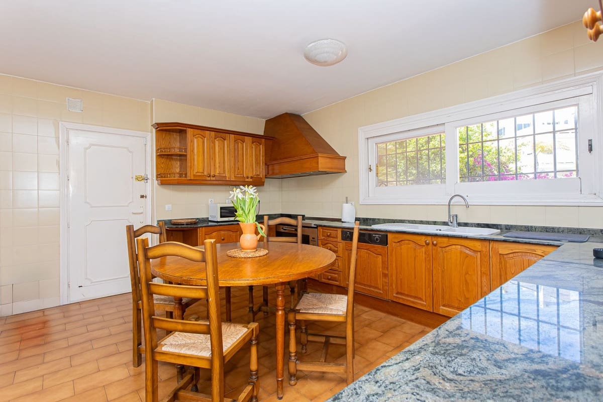 8 camera da letto Villa in vendita in Nueva Andalucia con piscina - 3.500.000 € (Rif: 9038099)