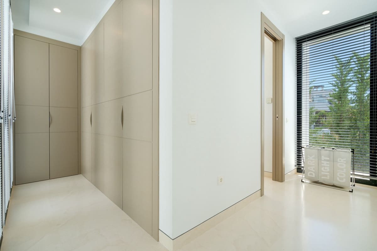 5 slaapkamer Villa te koop in Benahavis met zwembad - € 4.995.000 (Ref: 9038110)