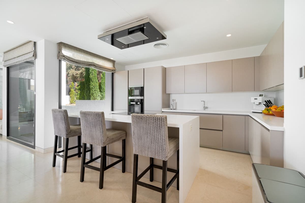 5 slaapkamer Villa te koop in Benahavis met zwembad - € 4.995.000 (Ref: 9038110)